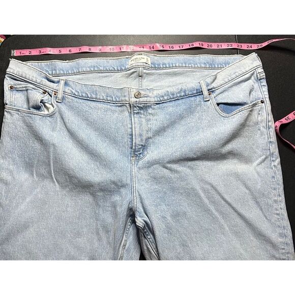 Abercrombie & Fitch The 90s Straight Low Rise Jeans - Picture 3 of 11